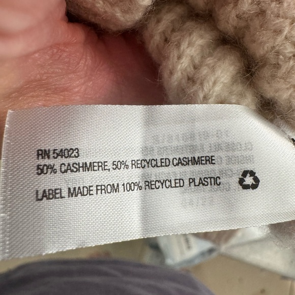 Banana Republic Cashmere Baby Cream Knit Sweater / 12-18 months - Picture 4 of 4